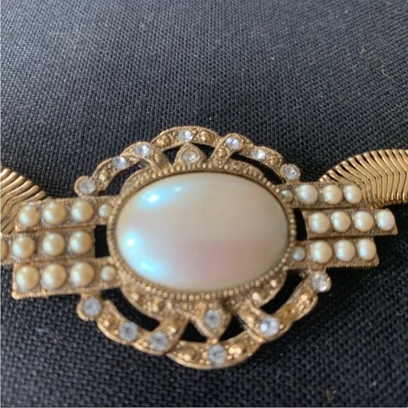 Vintage Richelieu Gold and Pearl Necklace - Picture 5 of 9